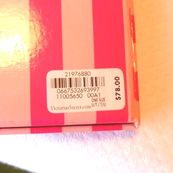 REDUCED!Victoria's Secret NWT Ladies Bracelet Crystal Angel Wing Toggle Closure - Picture 7 of 9